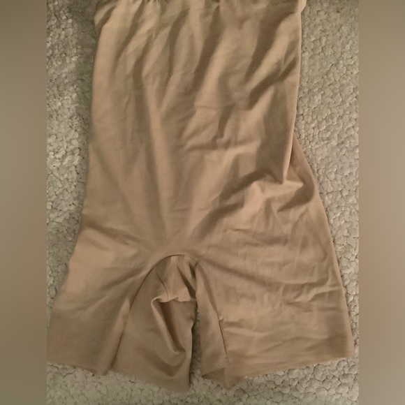 ❤️EUC Shapewear - Picture 2 of 4